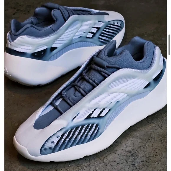 Adidas Yeezy 700 V3 “Fade Salt”size: ID1674